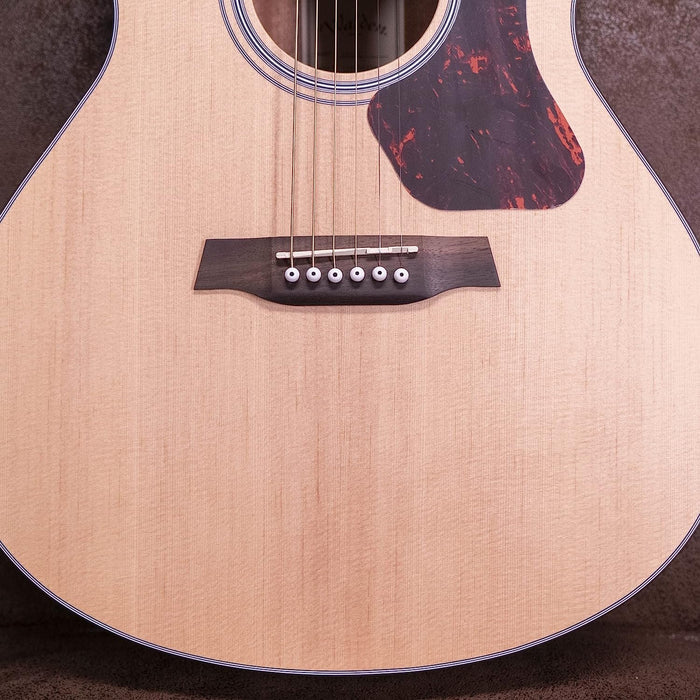 Walden G550E Natura Solid Spruce Top Grand Auditorium Acoustic-Electric Guitar - Open Pore Satin Natural