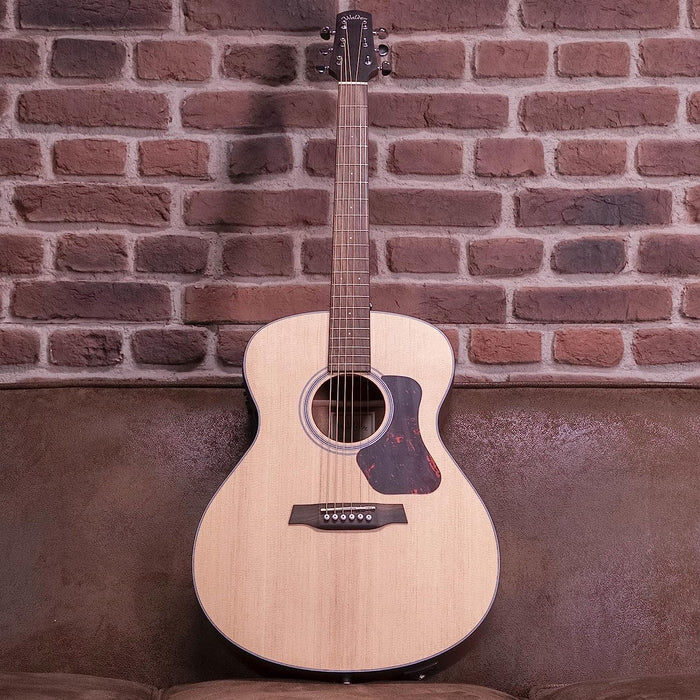 Walden G550E Natura Solid Spruce Top Grand Auditorium Acoustic-Electric Guitar - Open Pore Satin Natural