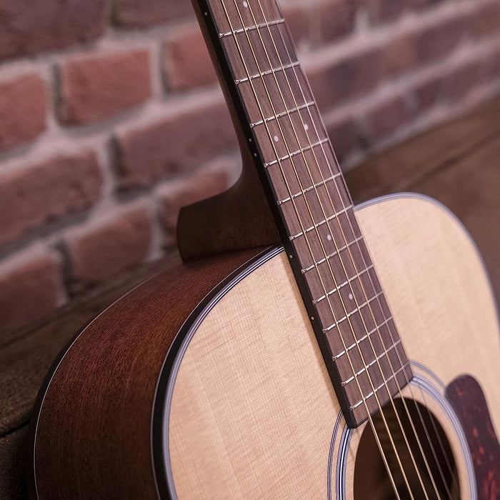 Walden O550E Natura Solid Spruce Top Orchestra Acoustic-Electric Guitar - Open Pore Satin Natural