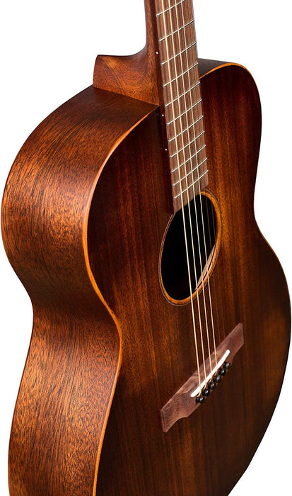 Martin Guitar 000-15M with Gig Bag, Acoustic Guitar for the Working Musician, Mahogany Construction, Satin Finish, 000-14 Fret, and Low Oval Neck Shape